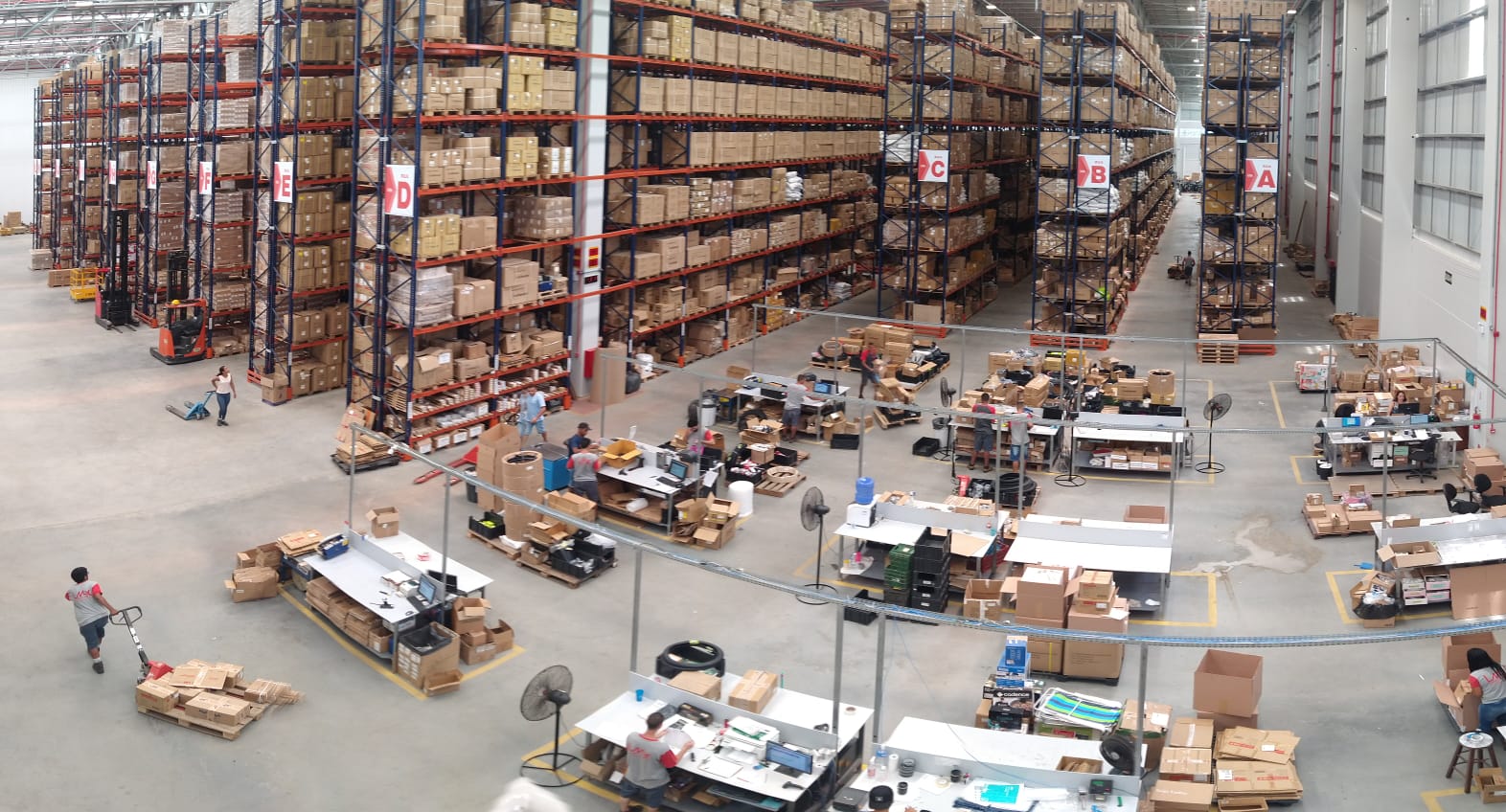 Interior do centro de distribuição